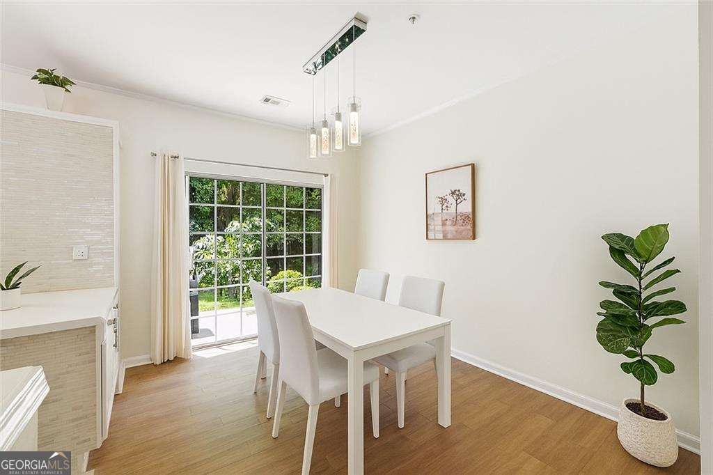 1230 Whitestone RDG