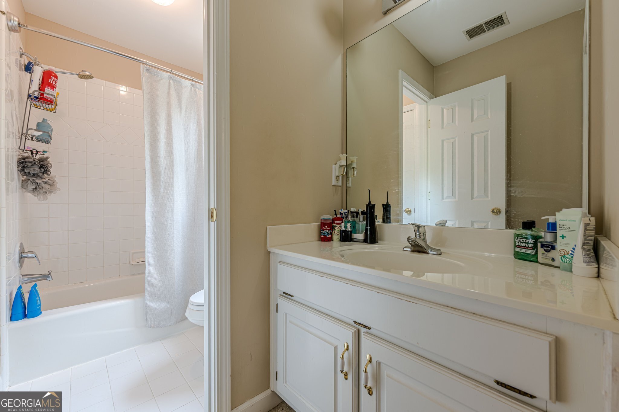 Lilburn, Georgia 30047, United States, 4 Bedrooms Bedrooms, ,3 BathroomsBathrooms,Residential,Active,144689