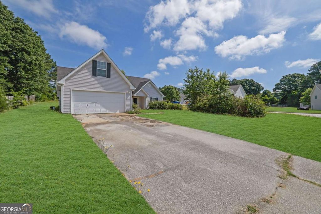 Photo of 1401 Waterford Court, Loganville, GA 30052 (MLS # 10771903)