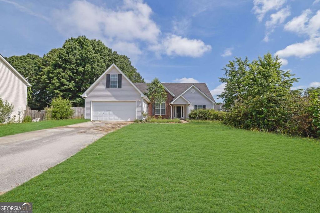 Photo of 1401 Waterford Court, Loganville, GA 30052 (MLS # 10771903)