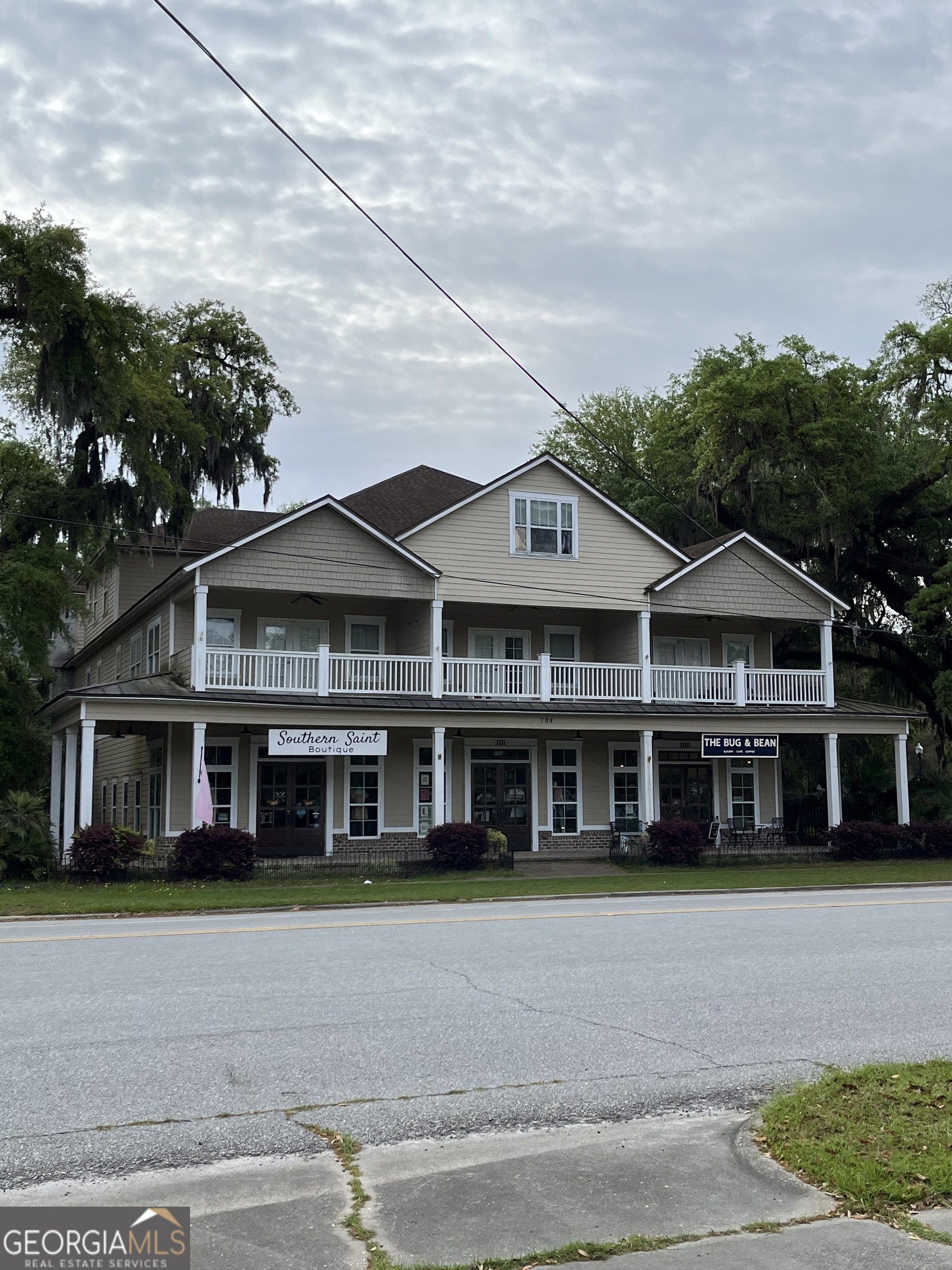 3 bedroom 2 bath apartment ready for rent! Located in historic St. Marys Georgia! Resident portal available for 24/7 online access for easy payments and other features. $65 application fee per person over the age of 18. Credit check (minimum 600), income verification (3 times the rent), and clean rental history required during the application process. Completed applications (all documentation included) are processed on a first come basis. Nonrefundable pet fee of $300 per pet with breed restrictions and owner approval. Must also submit updated rabies vaccination records during the application process. Give our office a call today to schedule an appointment. 912-729-6446
