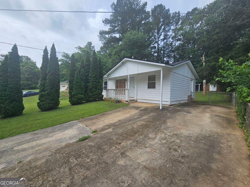 Photo of 349 Roxbury Dr, Riverdale, GA 30274 (MLS # 10772861)