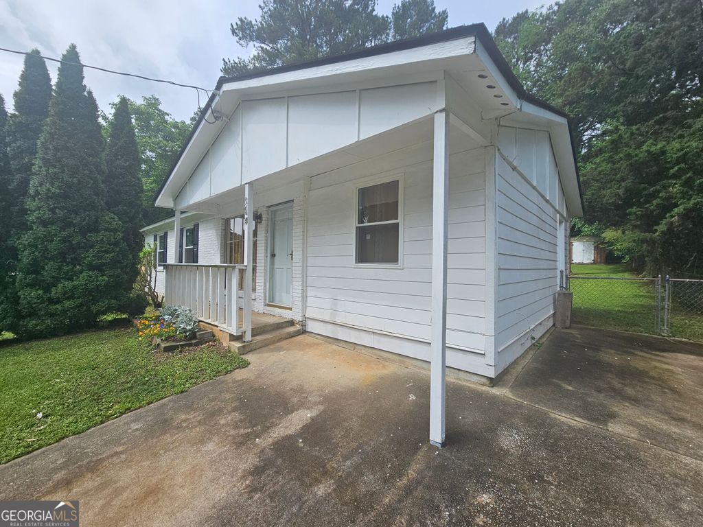 Photo of 349 Roxbury Dr, Riverdale, GA 30274 (MLS # 10772861)
