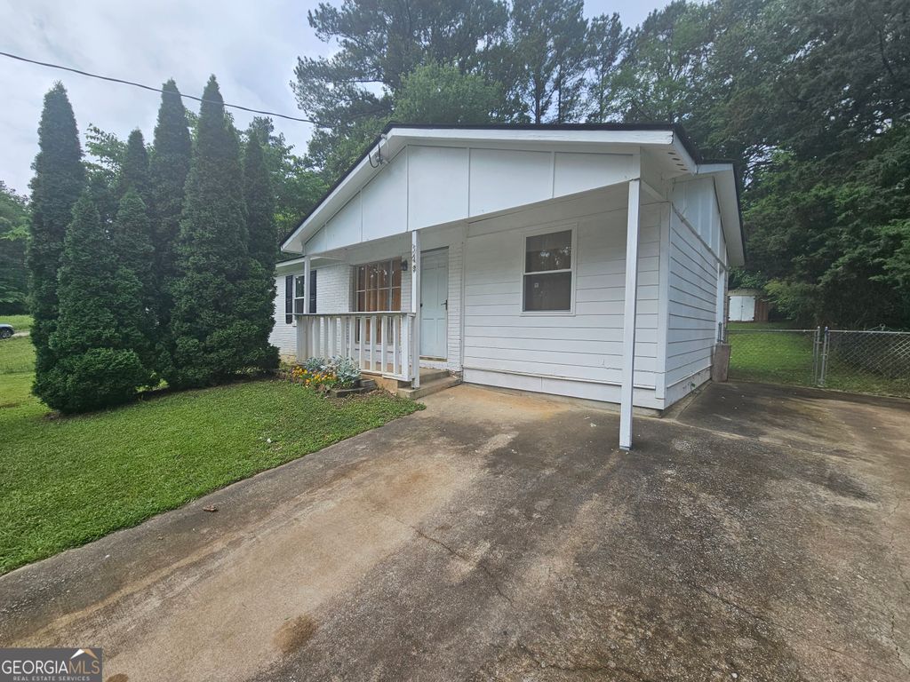 Photo of 349 Roxbury Dr, Riverdale, GA 30274 (MLS # 10772861)