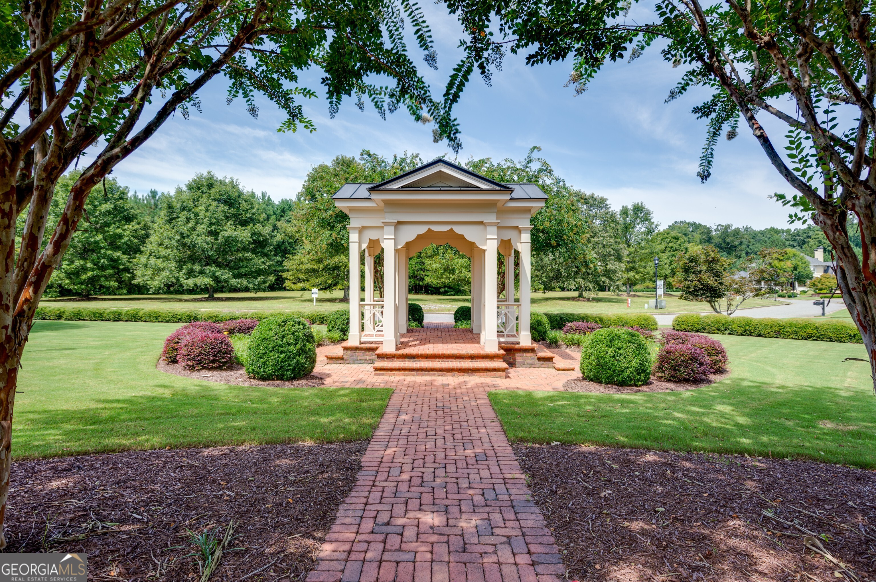 1075 Lancaster SQ