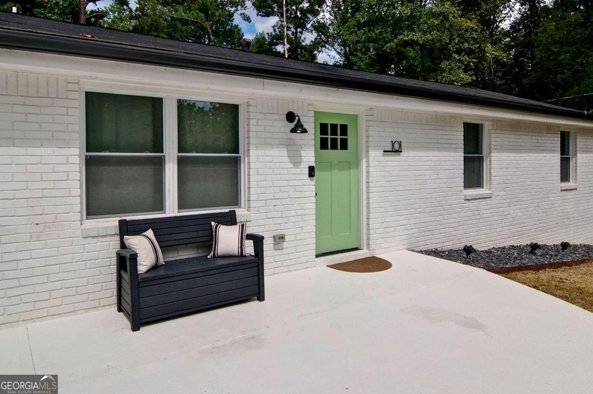 101 Stroud DR SE