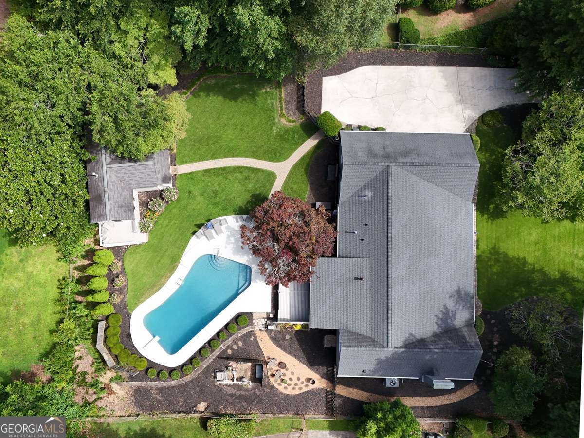1615 LANCASTER DR