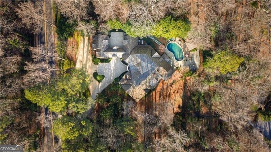 Photo of 660 W Conway Drive NW, Atlanta, GA 30327 (MLS # 10706455)