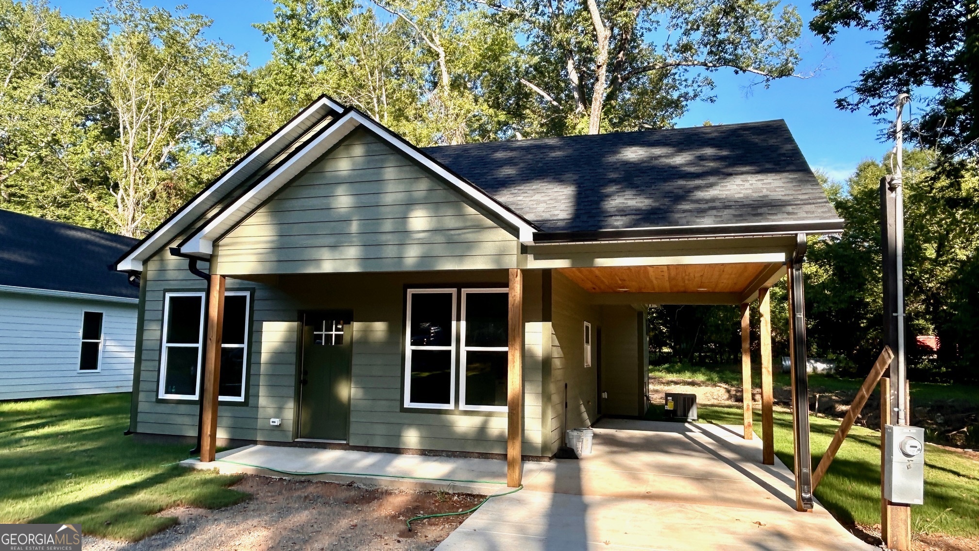 NEW CONSTRUCTION! Brand new house in the Burnett Ferry/Alto Park area. Great master suite with walk-in closet and double vanities. Total electric, stainless steel appliances, level yard. Easy to show!