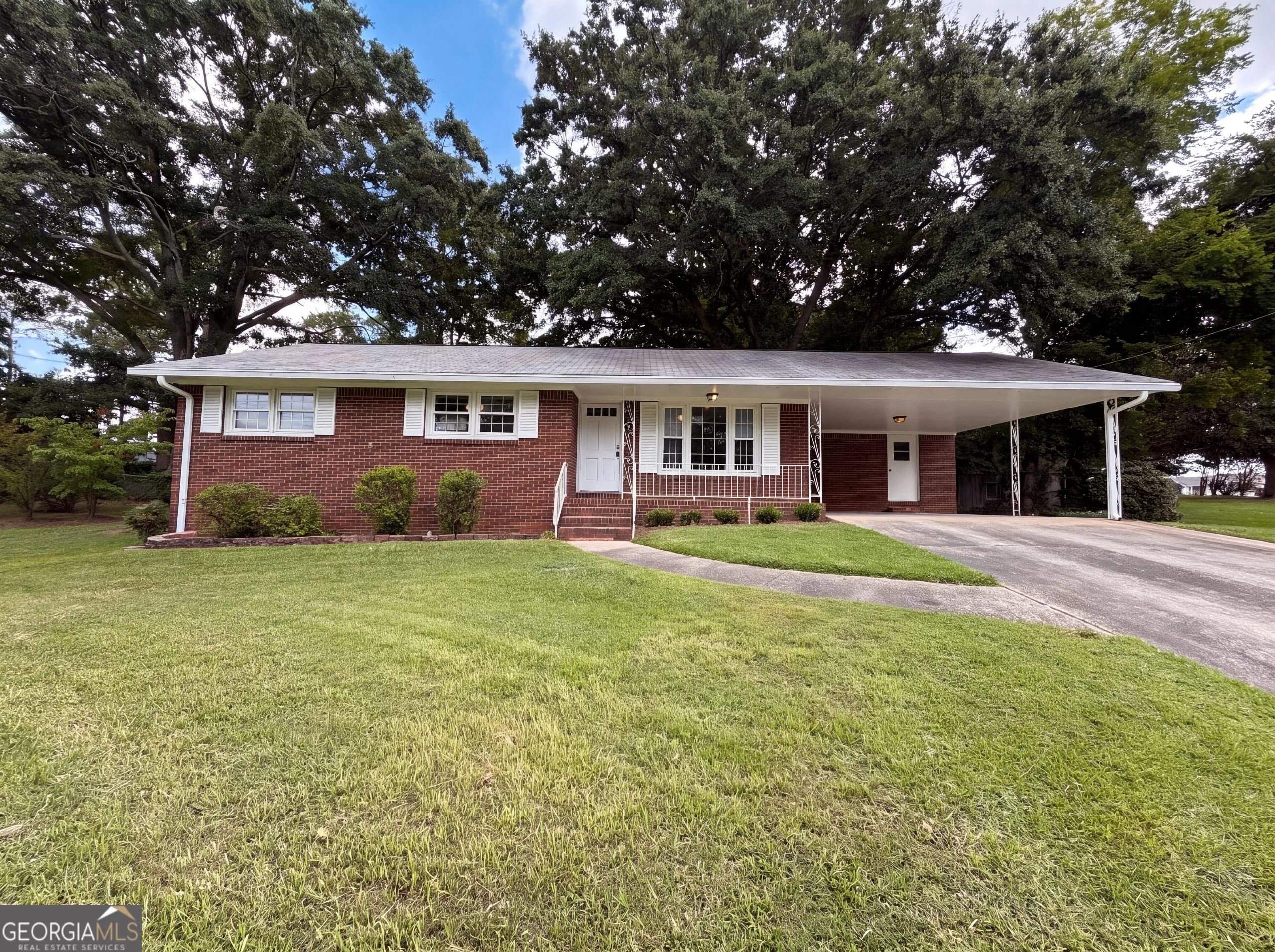 1276 Robin Road NE