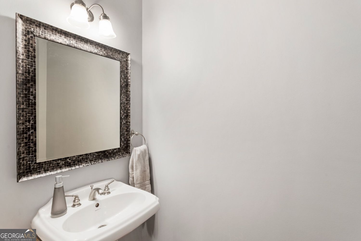 Atlanta, Georgia 30342, United States, 3 Bedrooms Bedrooms, ,3 BathroomsBathrooms,Residential,Active,112337