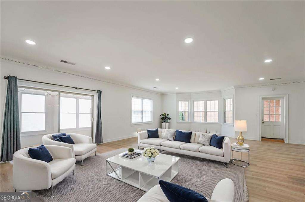 3649 Peachtree RD NE 305