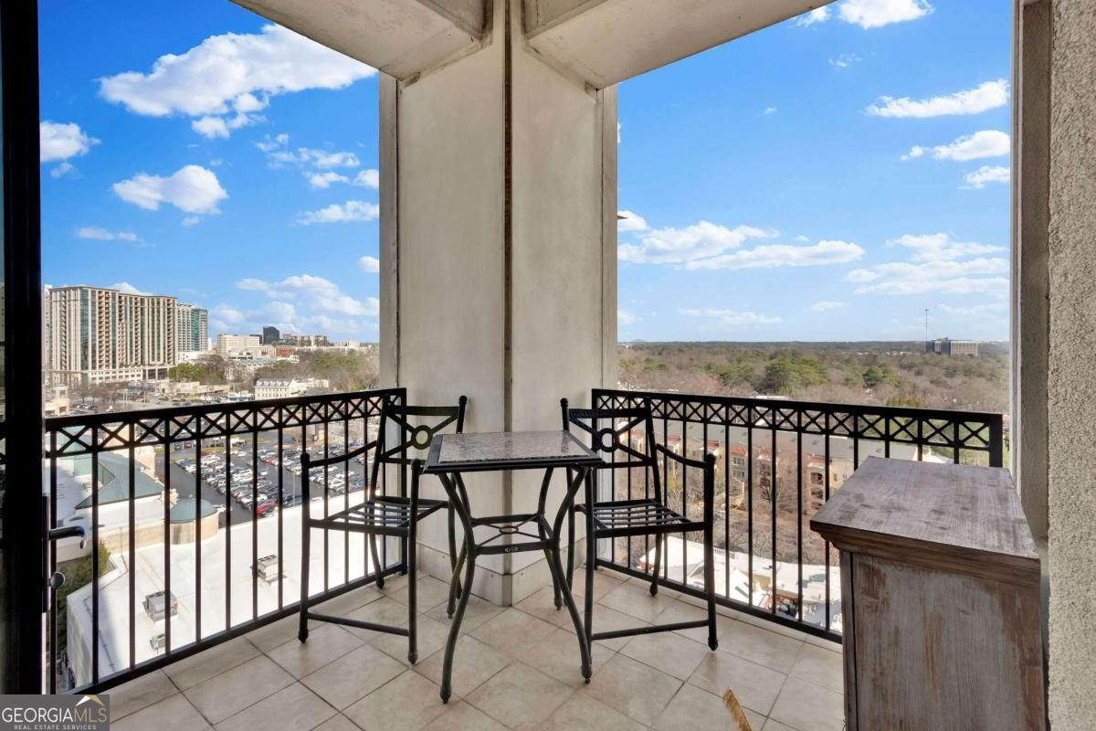 2828 Peachtree RD NW 1402