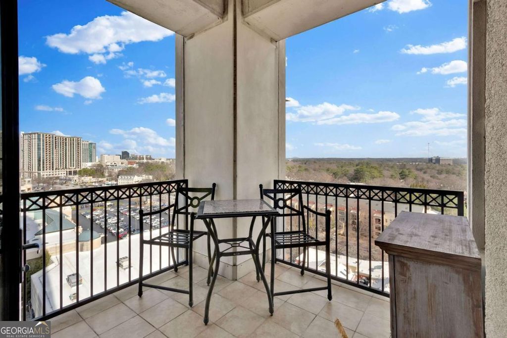 Photo of 2828 Peachtree Road NW #1402, Atlanta, GA 30305 (MLS # 10725225)