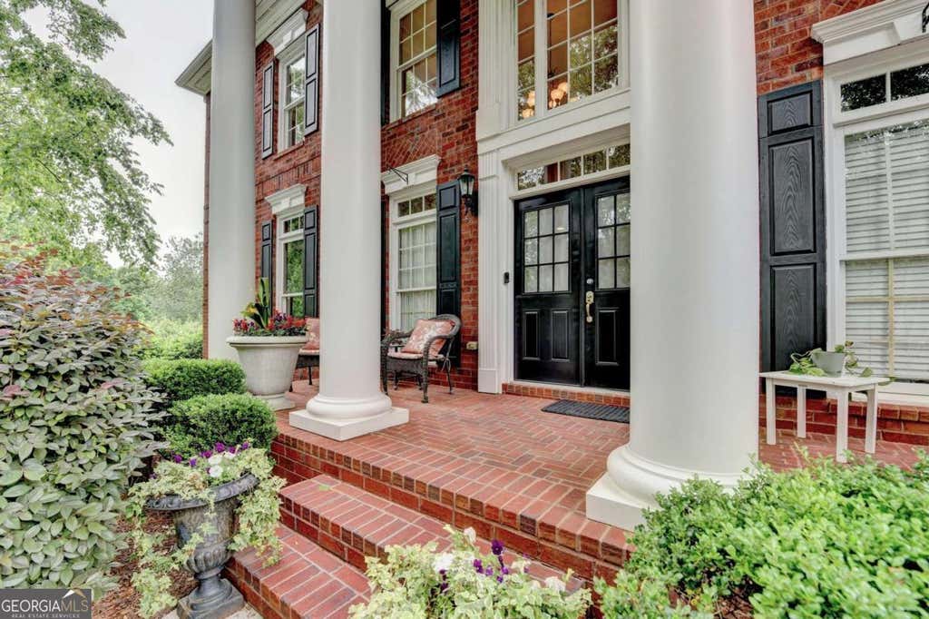 Photo of 5283 Whitehaven Park Lane SE, Smyrna, GA 30126 (MLS # 10824091)