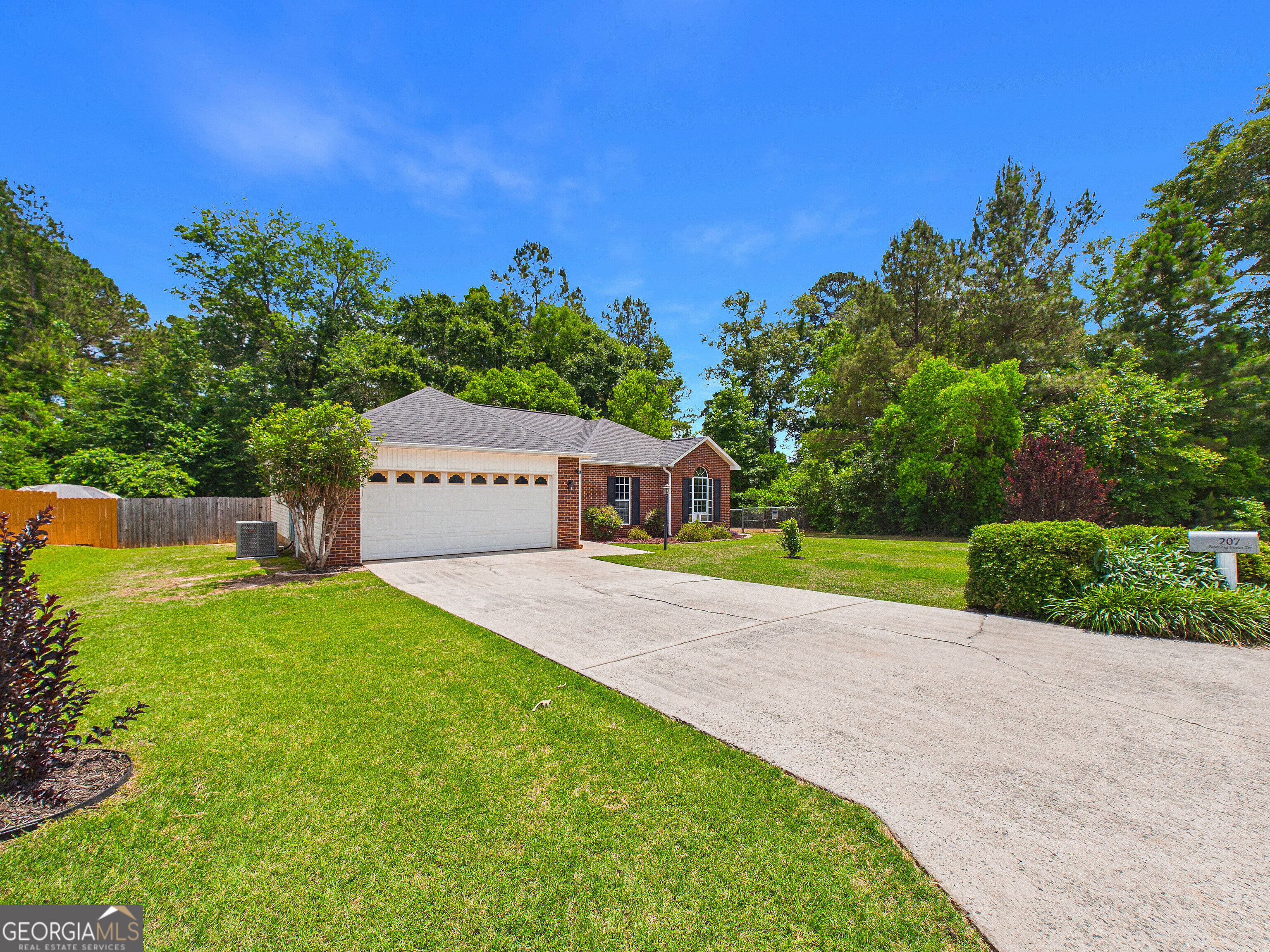 207 Roaring Forks DR