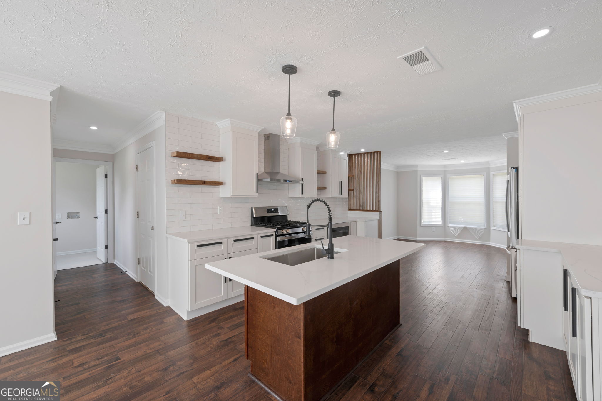 532 Surrey LN