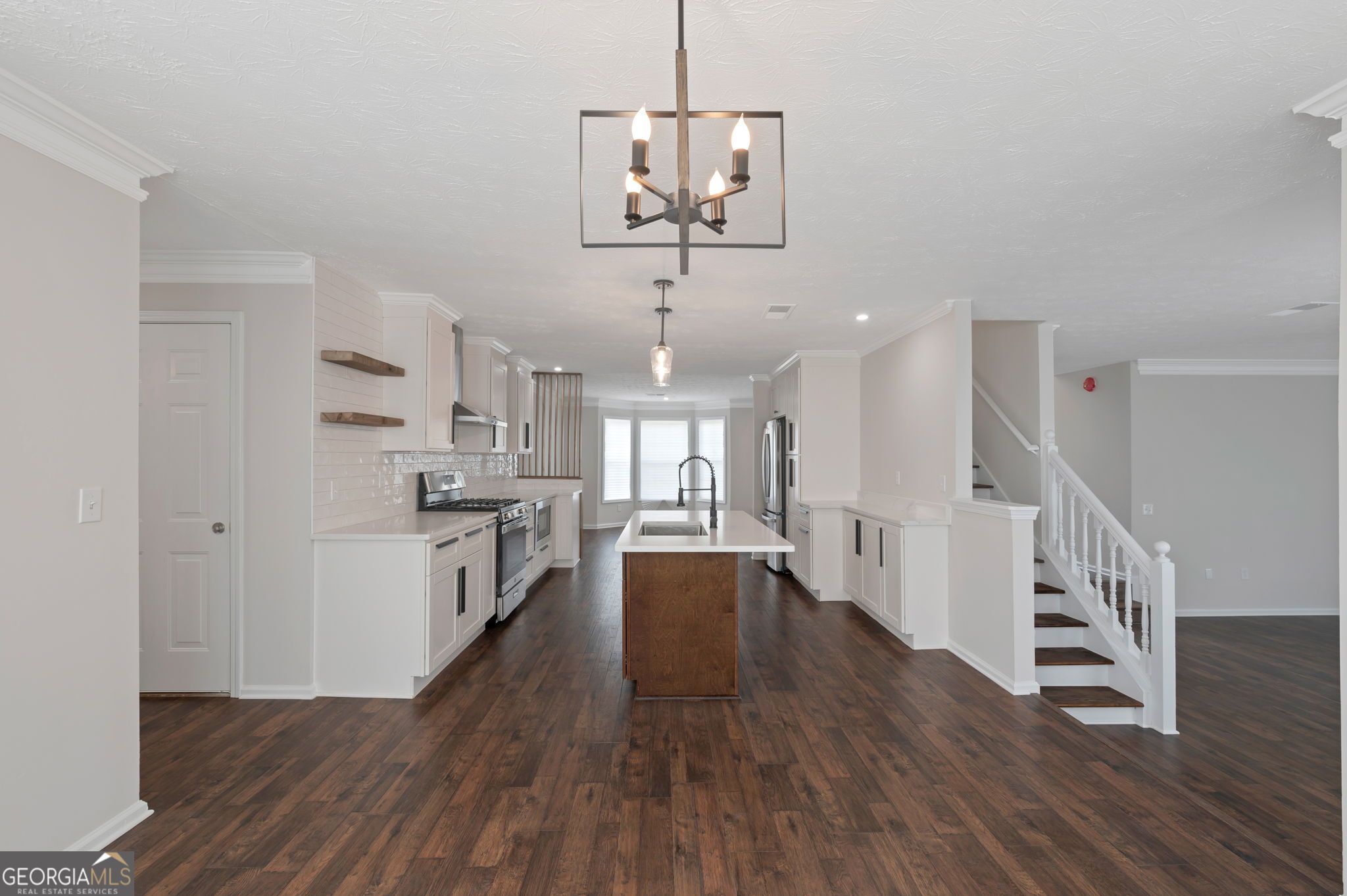 532 Surrey LN