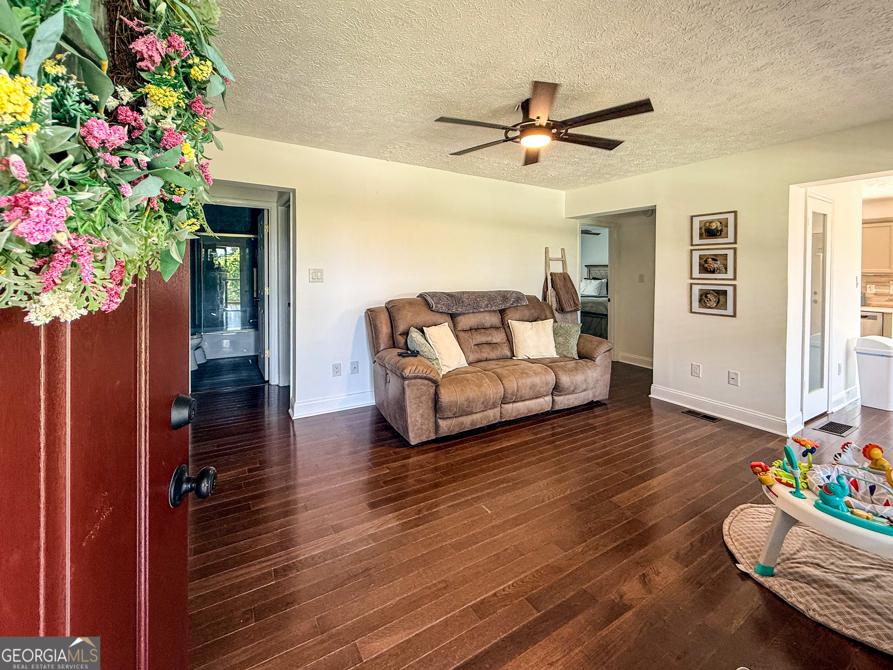39 E Point DR