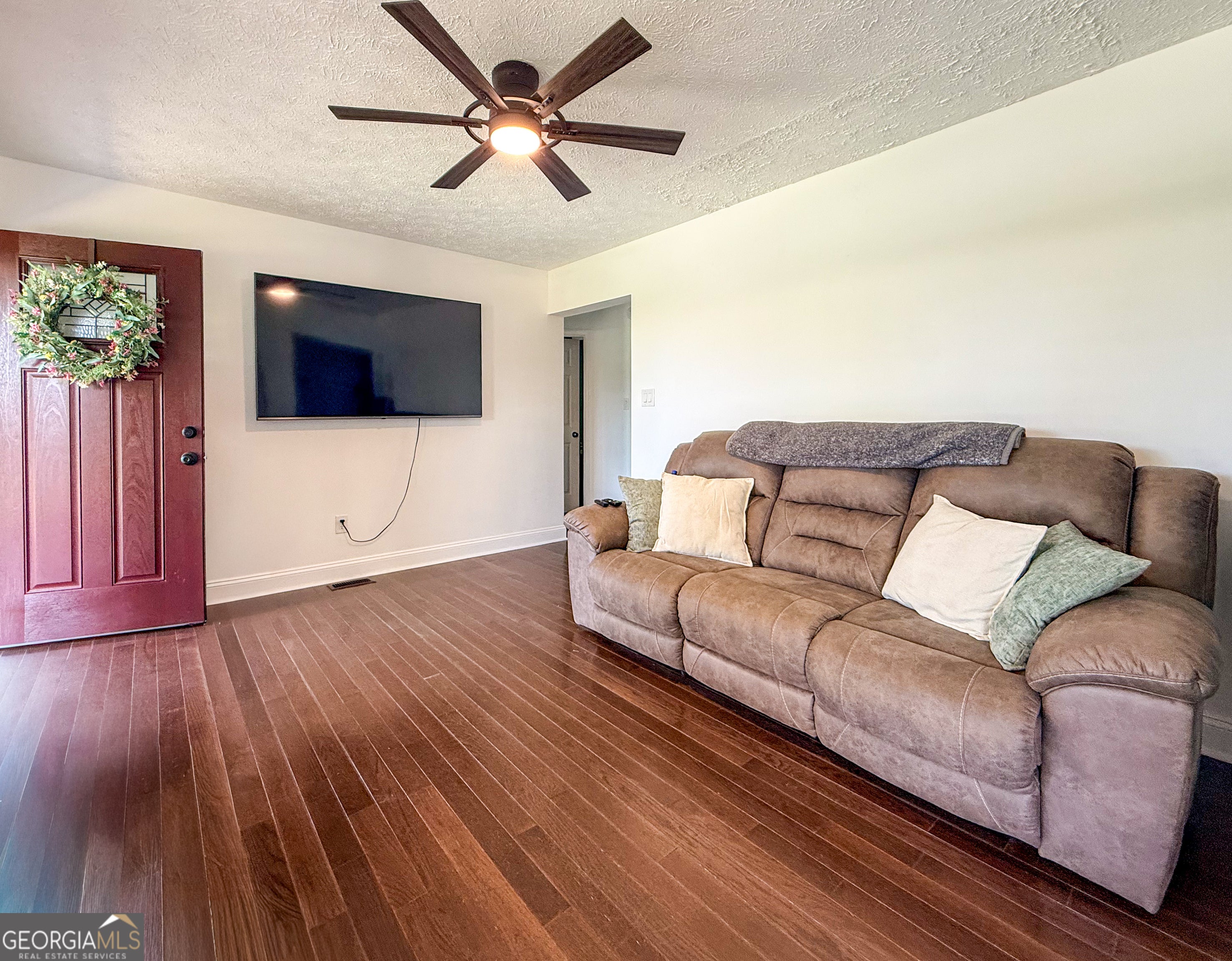 39 E Point DR