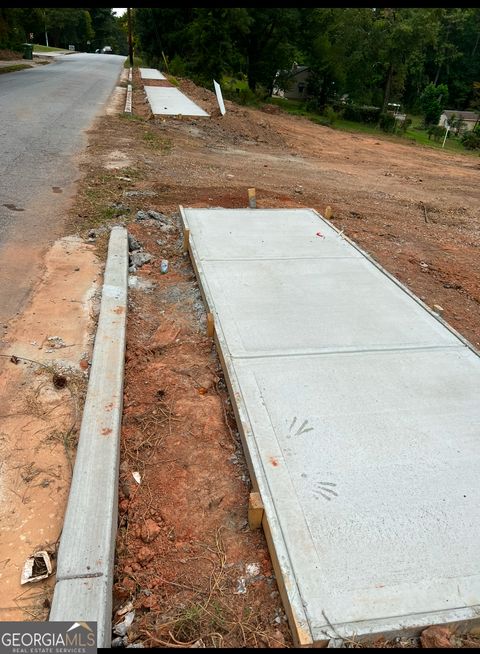 1960 Niskey Lake RD SW Atlanta GA 30331