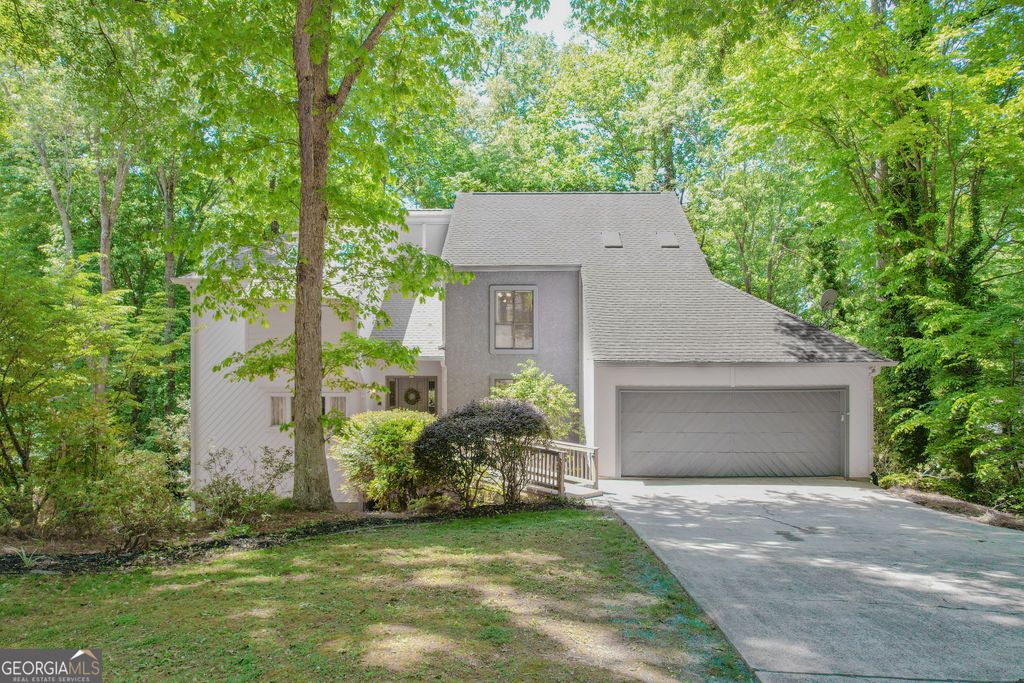 Photo of 160 River Run, Roswell, GA 30075 (MLS # 10740016)