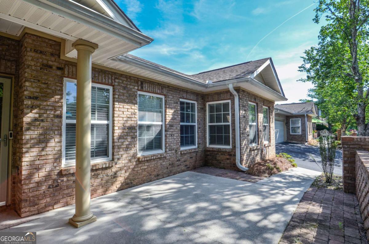 235 Villa Park CIR