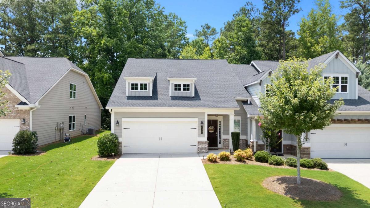 This adorable end-unit townhome/villa in Villas at Hickory Grove has a spacious open floor plan with your primary suite located on the main level. Upstairs you'll find a loft- perfect for a home office, reading nook, or kids play area, plus two bedrooms and full bathroom. Enjoy your private, wooded lot but no need to worry about landscaping- the HOA takes care of that for you! Amazing location with easy freeway access, only 10 minutes from Kennesaw State University. Close to shopping, dining, and plenty of charm with Historic Downtown Acworth, Downtown Kennesaw, Woodstock, Marietta Square all close by. Convenient low maintenance home and incredible location- what more could you ask for!