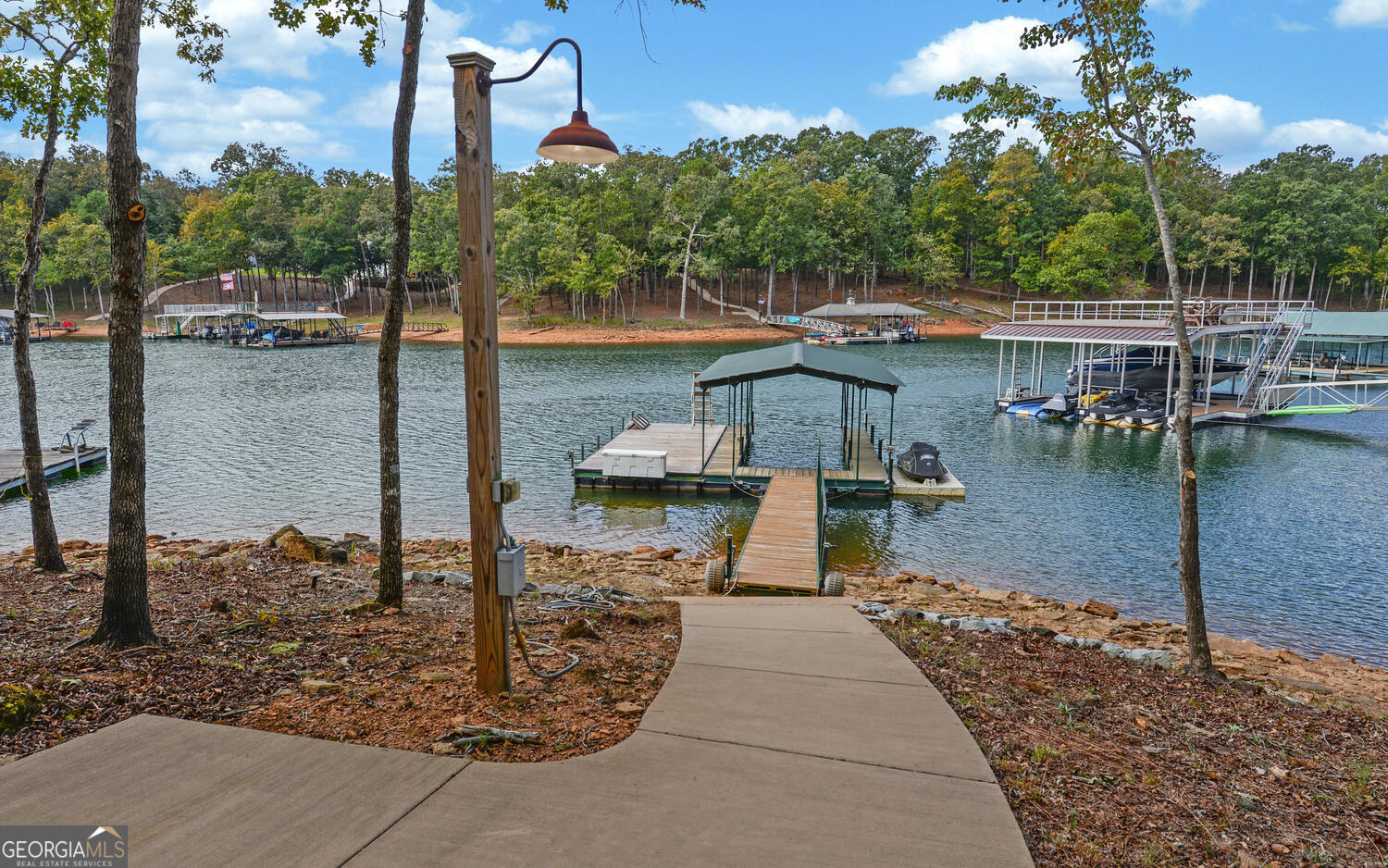 370 Paradise Point RD