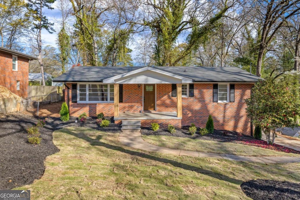 Photo of 212 Christopher Drive, Gainesville, GA 30501 (MLS # 10800055)