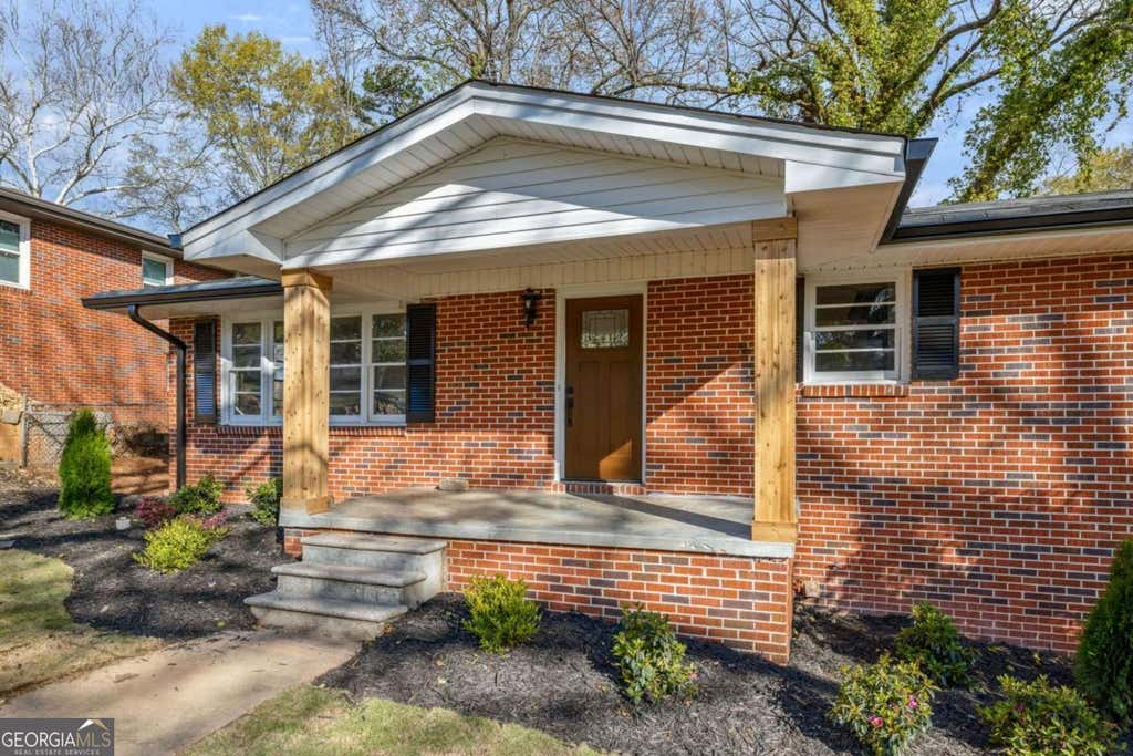 Photo of 212 Christopher Drive, Gainesville, GA 30501 (MLS # 10800055)
