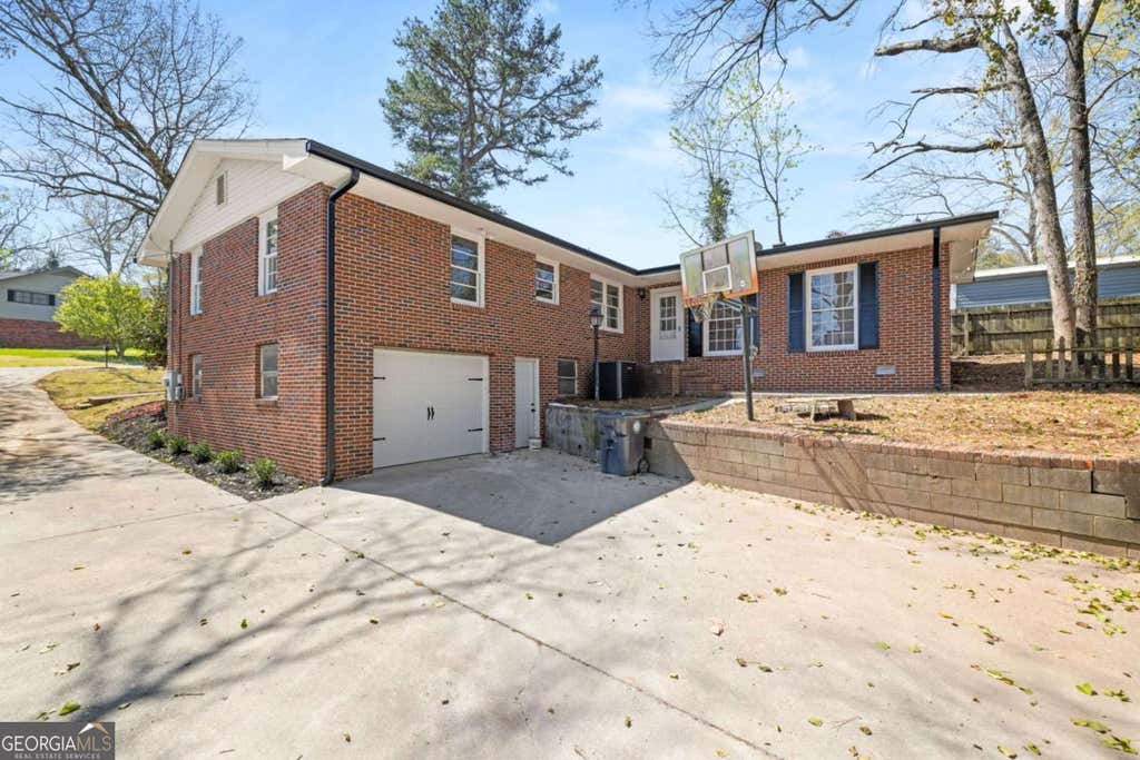 Photo of 212 Christopher Drive, Gainesville, GA 30501 (MLS # 10800055)