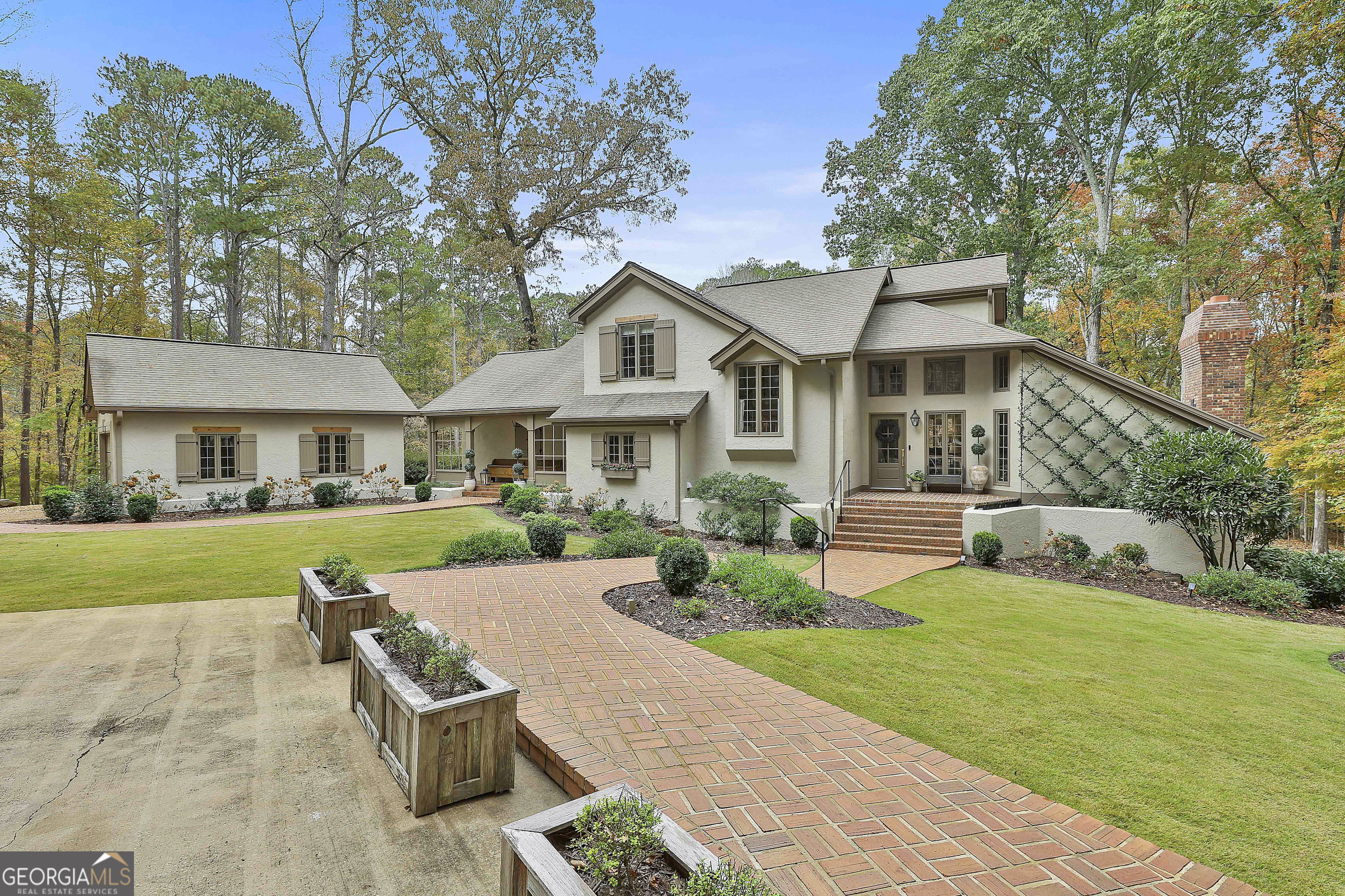 375 Darren DR