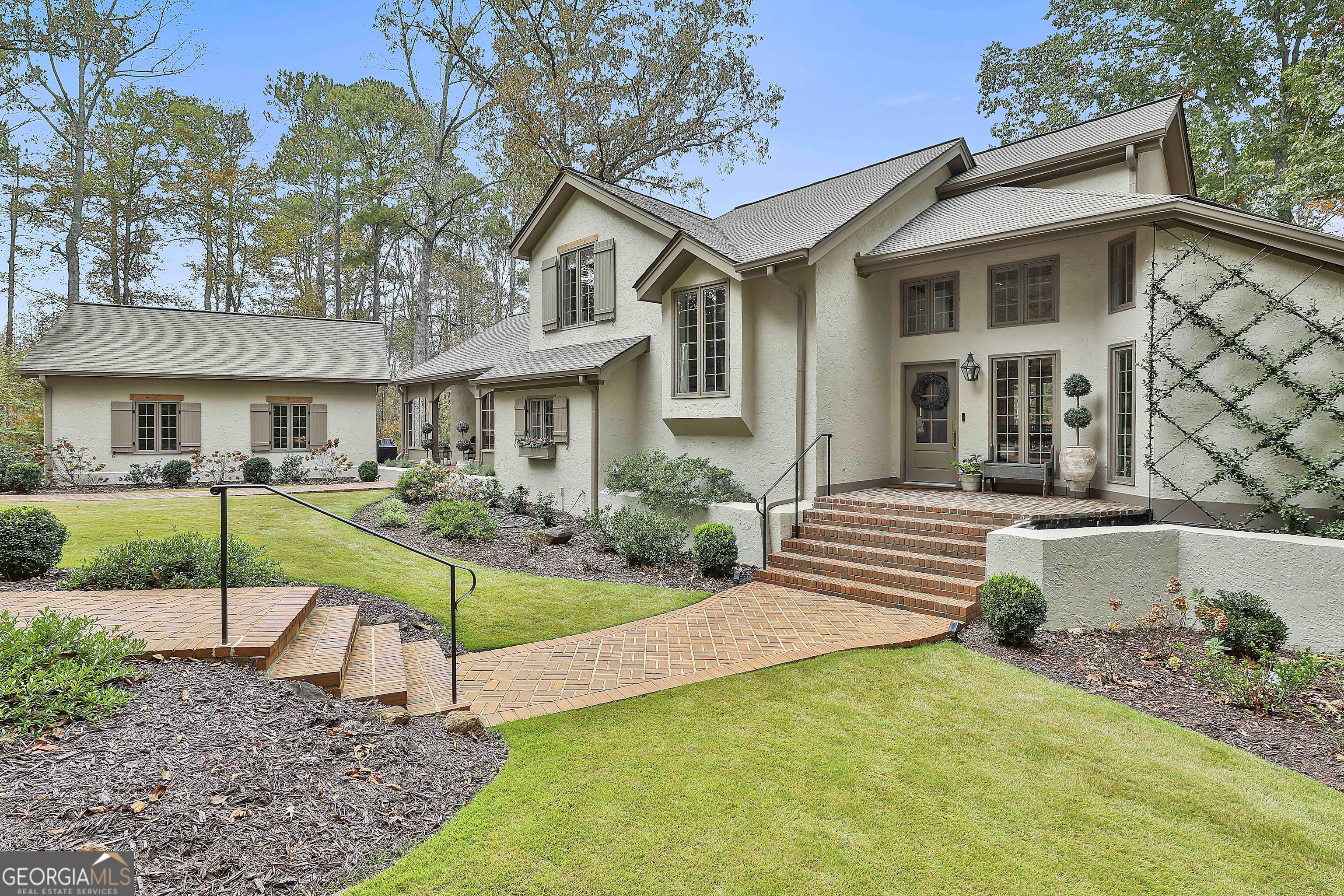 375 Darren DR