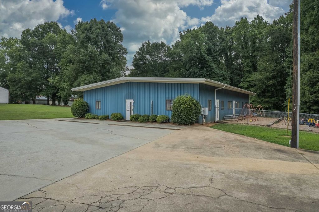 Photo of 61 Grizzle St, Royston, GA 30662 (MLS # 10650144)