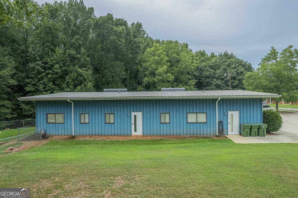 Photo of 61 Grizzle St, Royston, GA 30662 (MLS # 10650144)