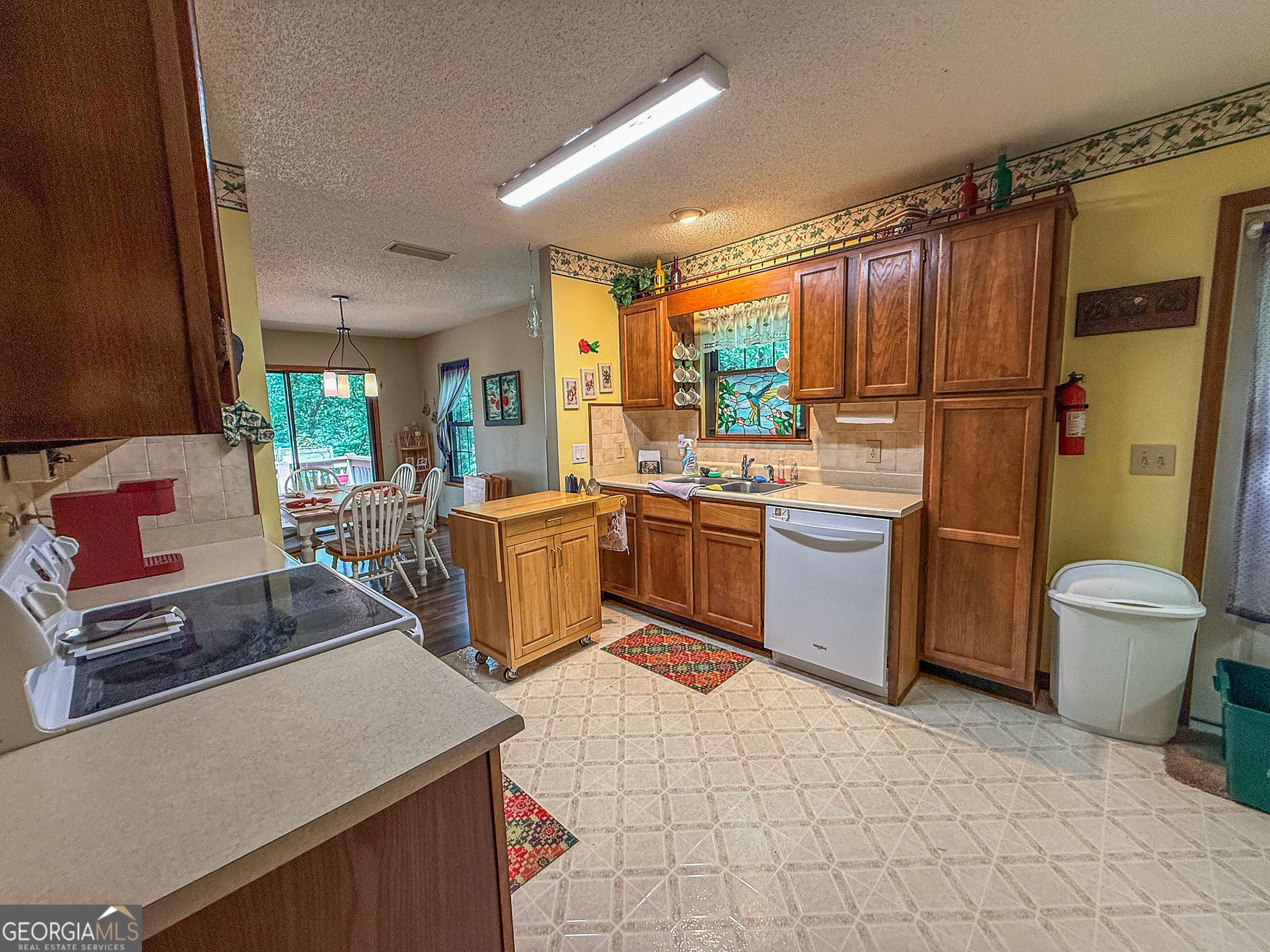 195 Cedar LN