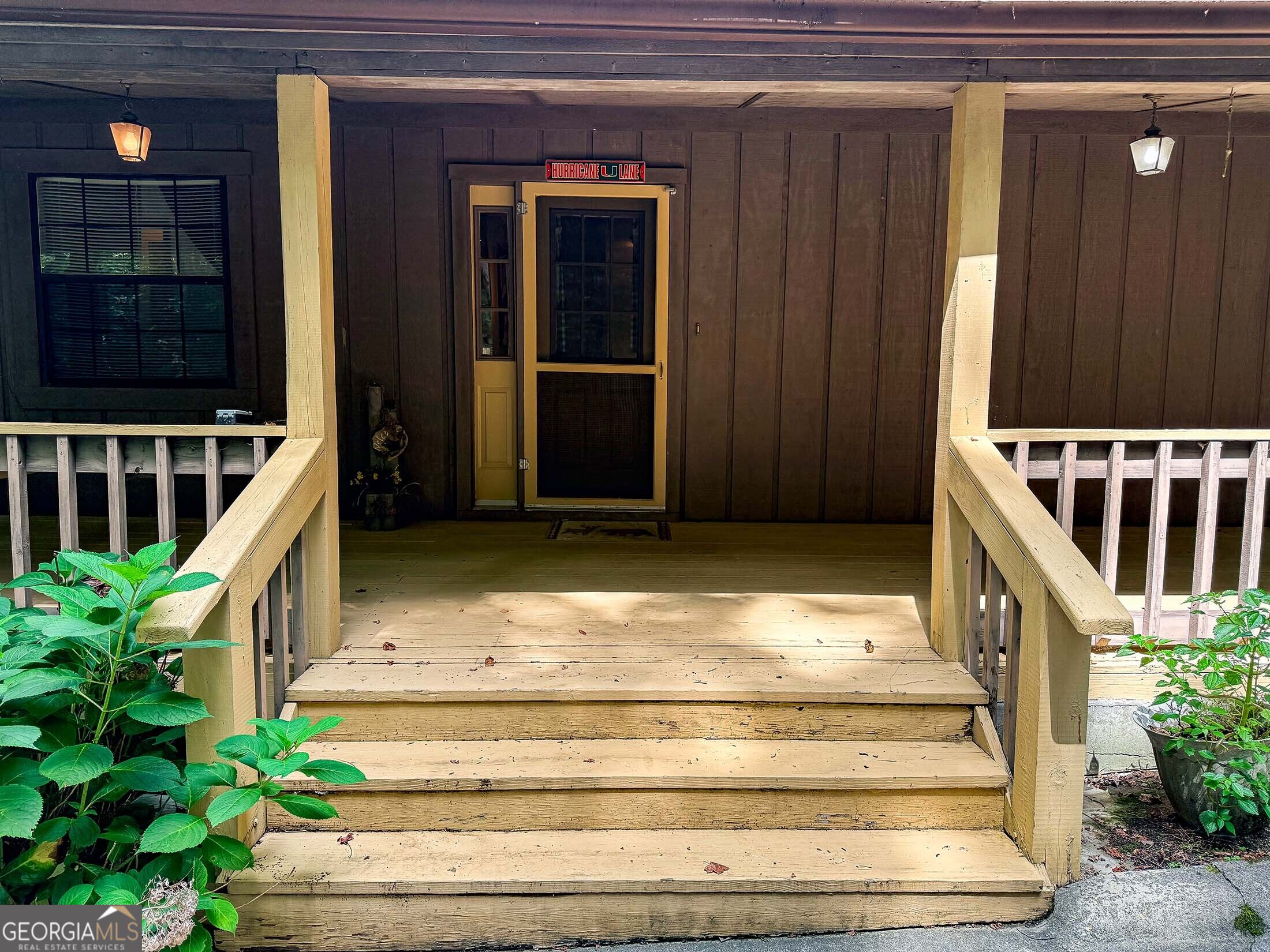 195 Cedar LN