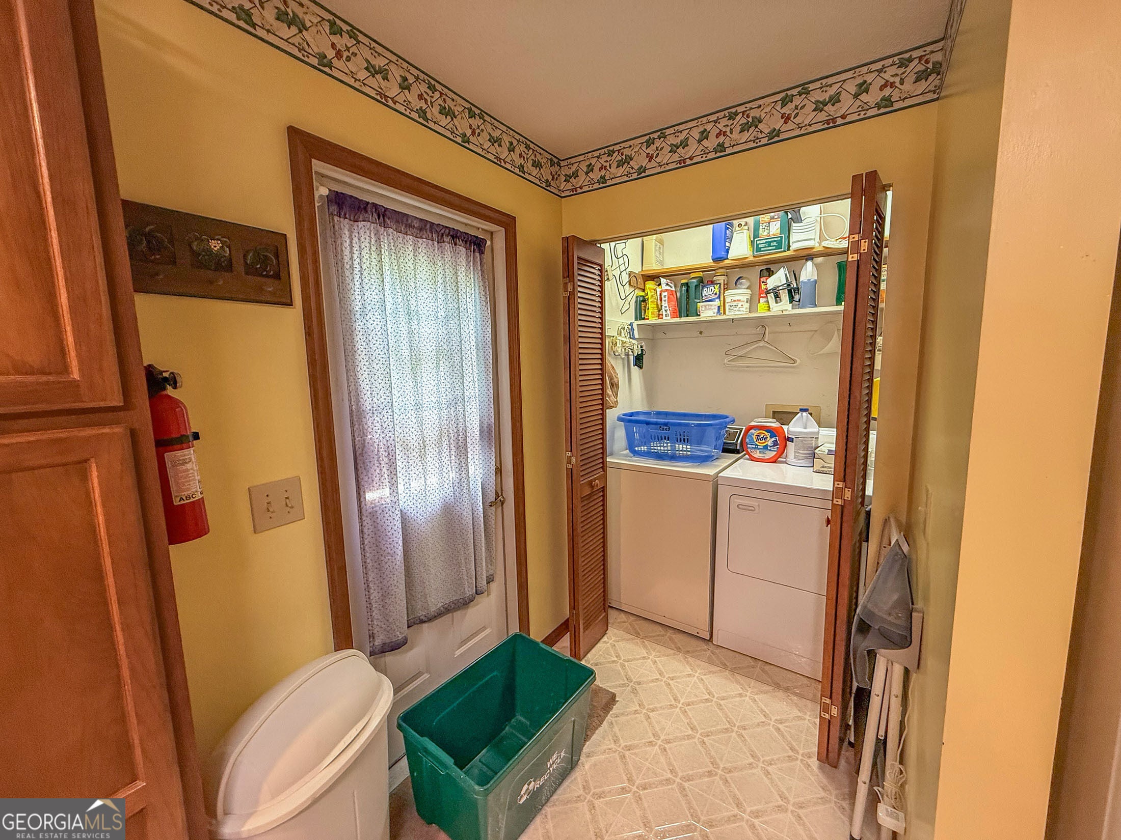 195 Cedar LN