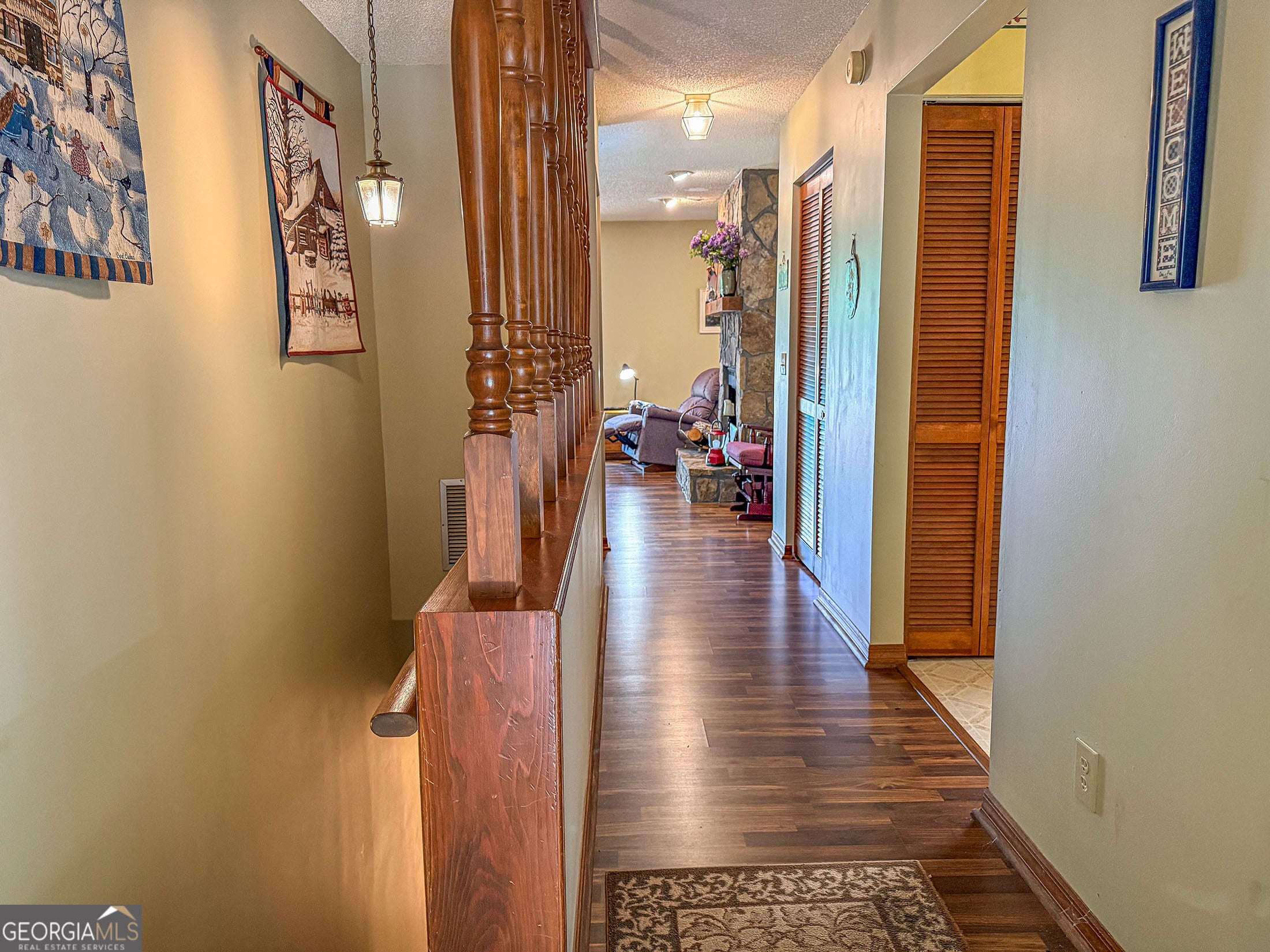 195 Cedar LN