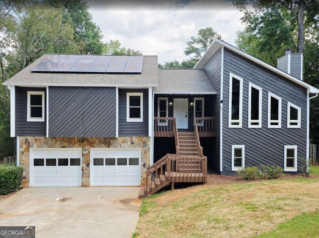Photo of 2810 Creekwood Lane, Lawrenceville, GA 30044 (MLS # 10650374)