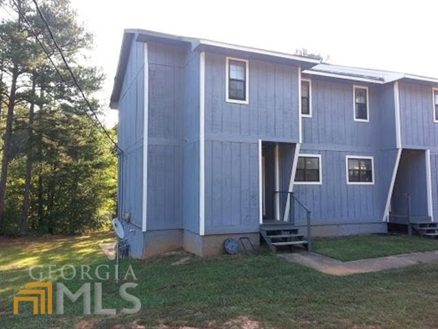 Welcome home! Great price for location, large rooms, private lot, basement, 2 car parking, private and quiet location, must see!