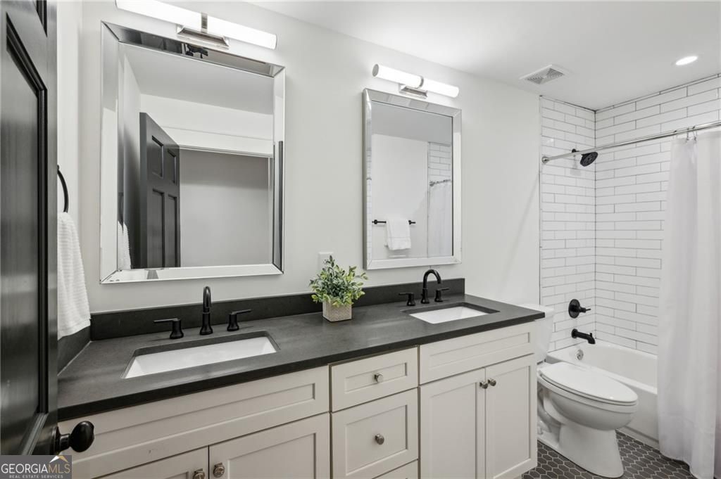 Sandy Springs, Georgia 30328, United States, 5 Bedrooms Bedrooms, ,5 BathroomsBathrooms,Residential,Active,156232