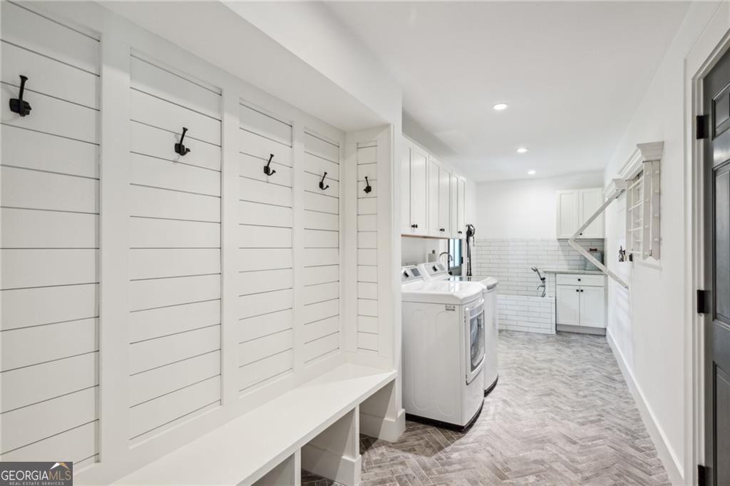 Sandy Springs, Georgia 30328, United States, 5 Bedrooms Bedrooms, ,5 BathroomsBathrooms,Residential,Active,156232