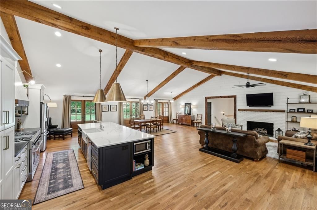 Sandy Springs, Georgia 30328, United States, 5 Bedrooms Bedrooms, ,5 BathroomsBathrooms,Residential,Active,156232