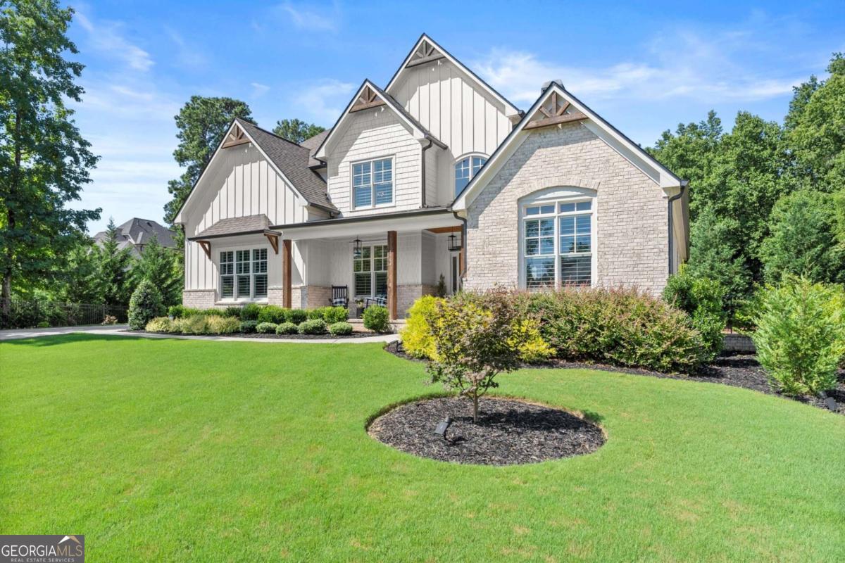 4584 Salmo DR NE