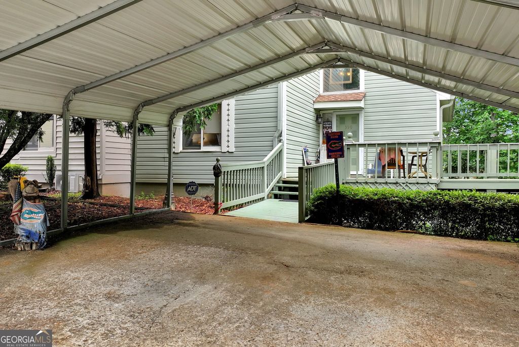 Photo of 390 Alpenrosen Strasse, Helen, GA 30545 (MLS # 10770232)