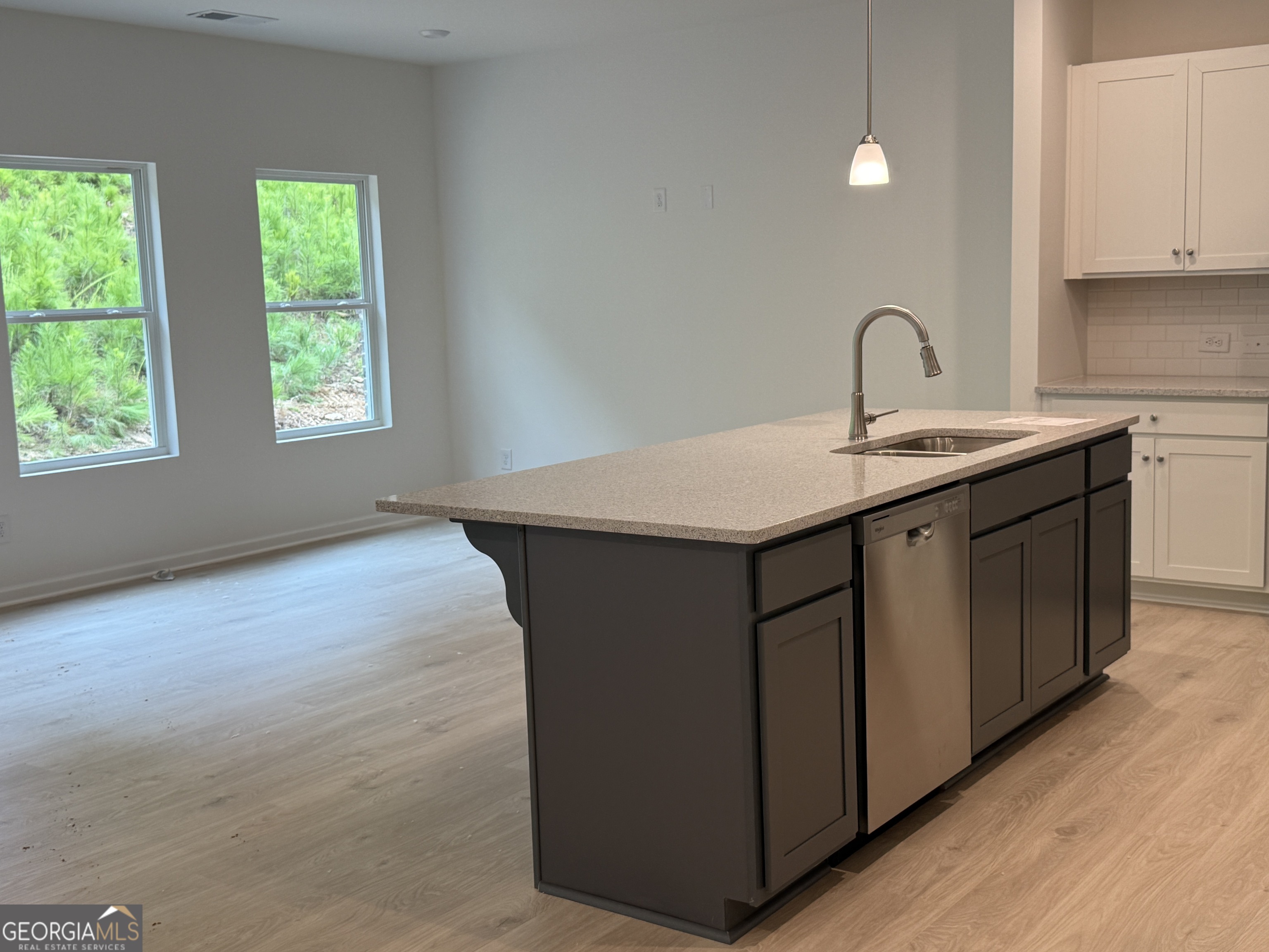 1171 PARK CENTER CIR