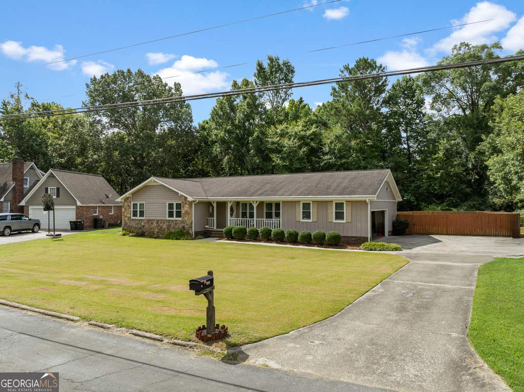 Photo of 113 Woodvalley Drive SW, Rome, GA 30165 (MLS # 10819992)