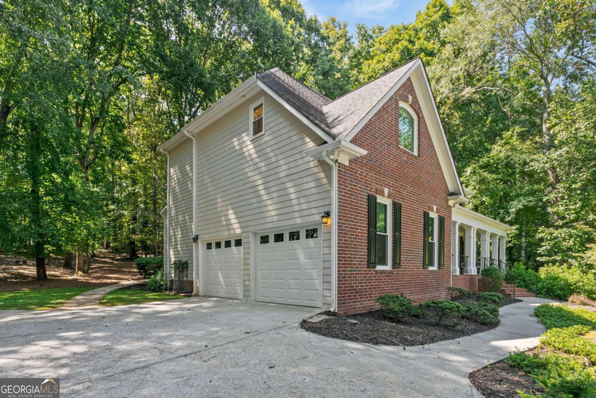 1045 River PT